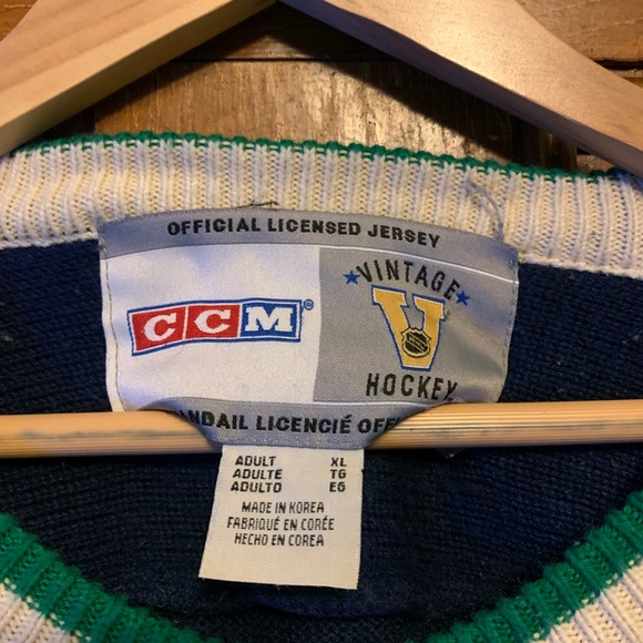 Vancouver Canucks Roger Edward’s XL Hockey Jersey - Picture 4 of 6